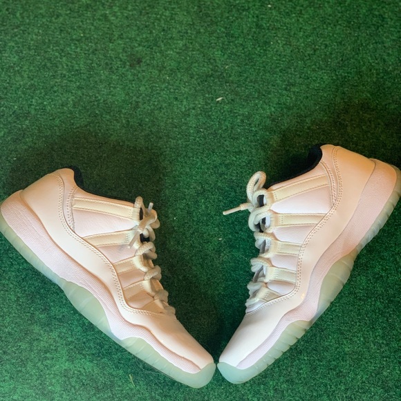 Jordan 11 legend blue low🤍🤍 - Picture 1 of 5